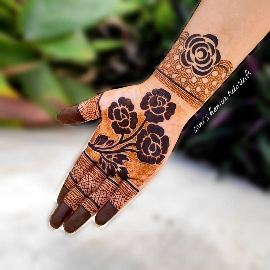 front hand mehndi design