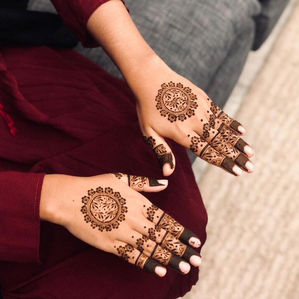 gol tikki mehndi design
