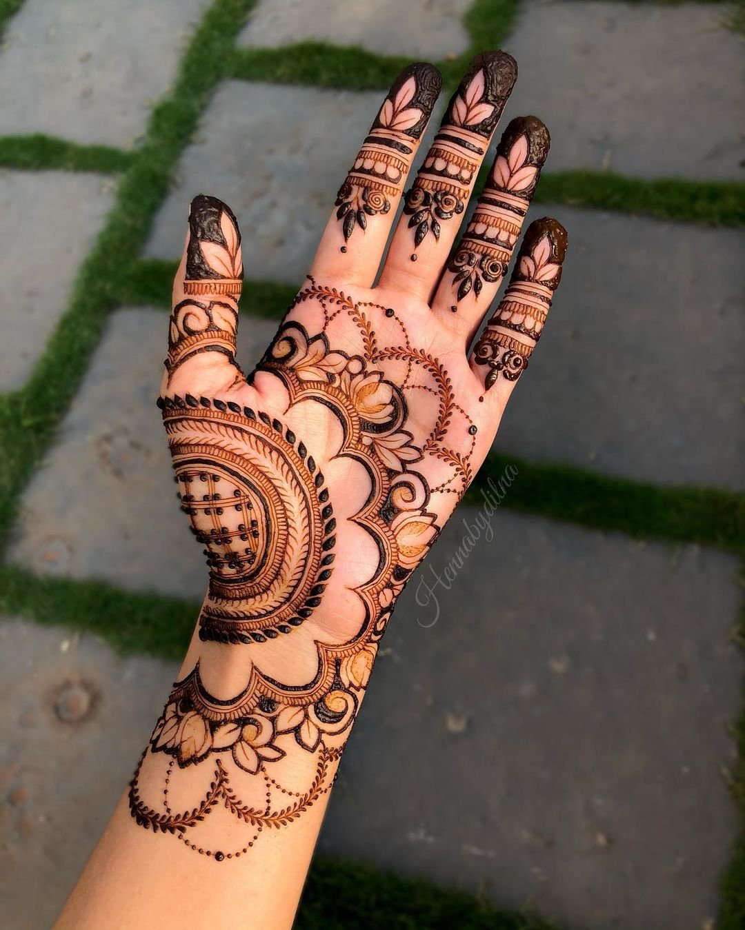 royal front hand