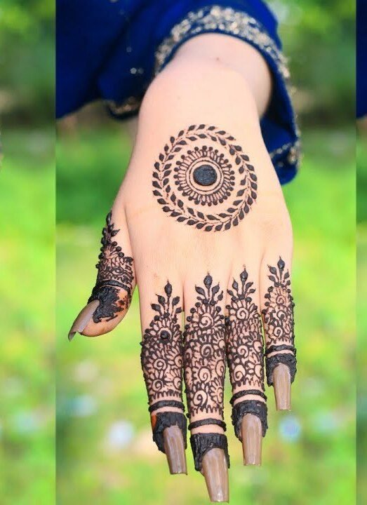 gol tikki mehndi design